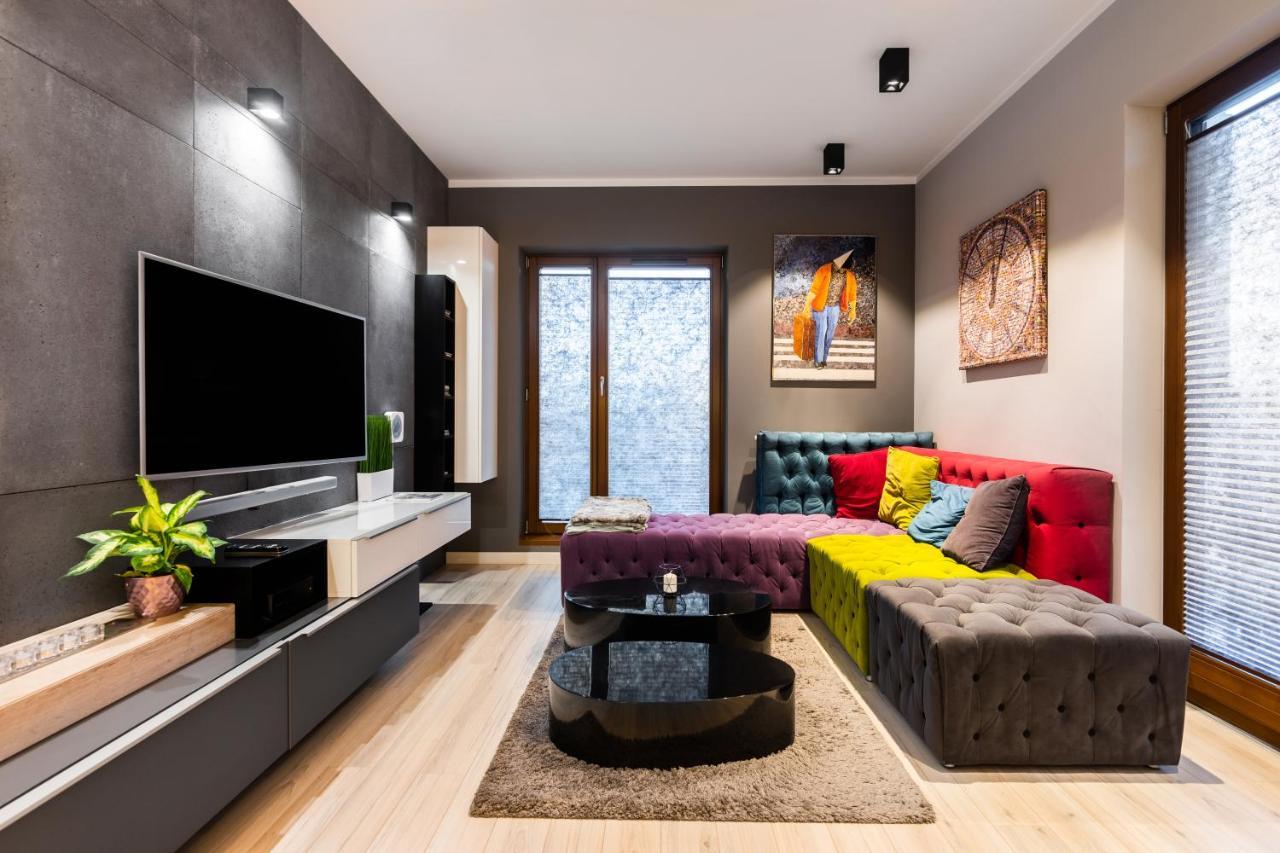 Elegant Business Accommodation With Parking - By Upstairs Krakau Buitenkant foto
