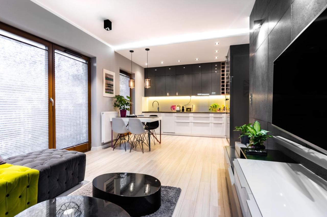 Elegant Business Accommodation With Parking - By Upstairs Krakau Buitenkant foto