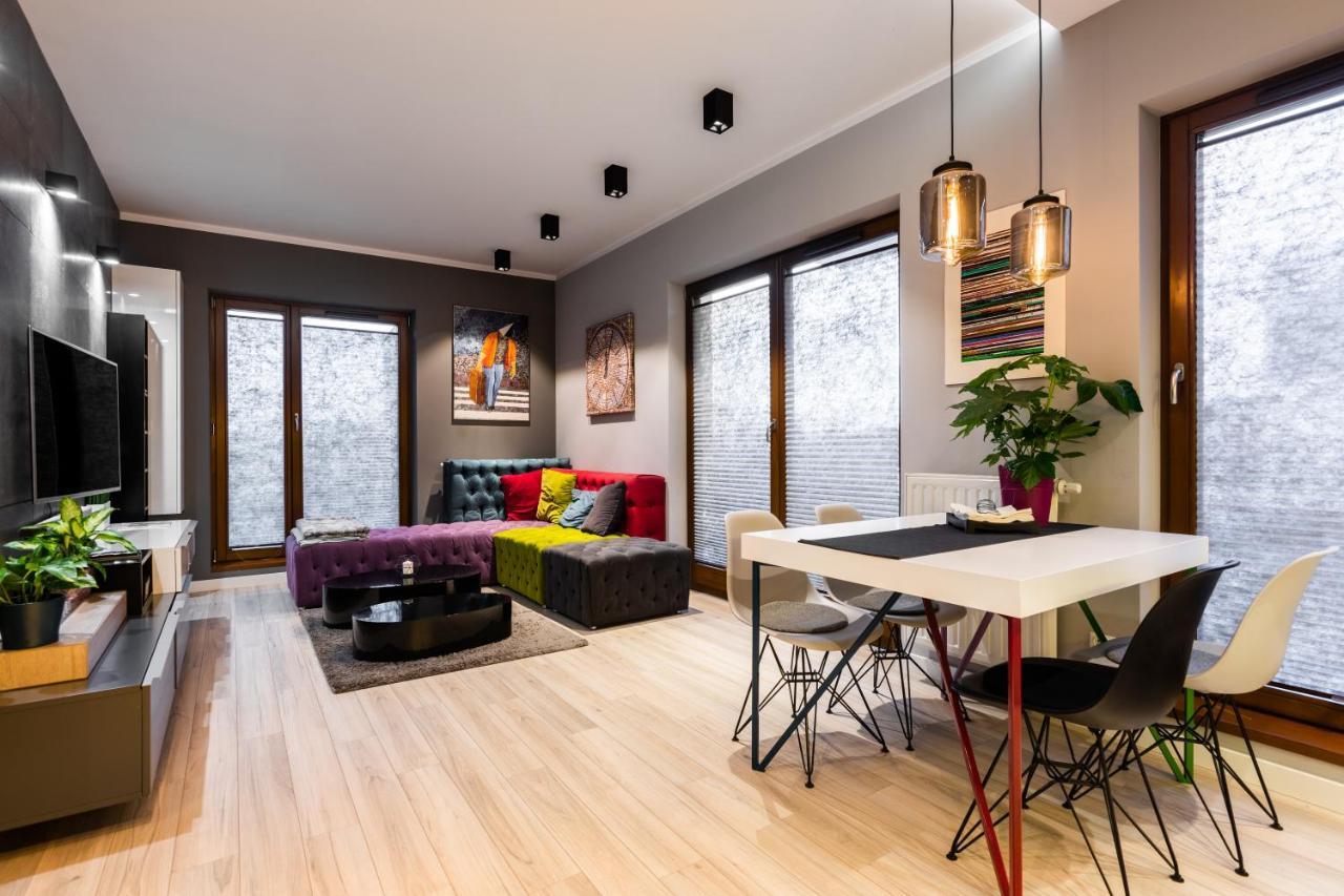 Elegant Business Accommodation With Parking - By Upstairs Krakau Buitenkant foto
