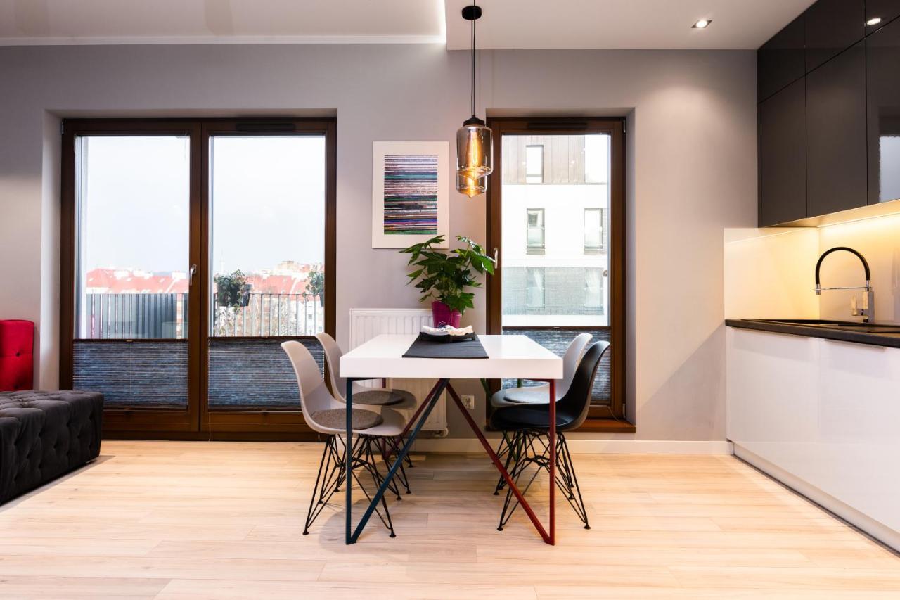 Elegant Business Accommodation With Parking - By Upstairs Krakau Buitenkant foto