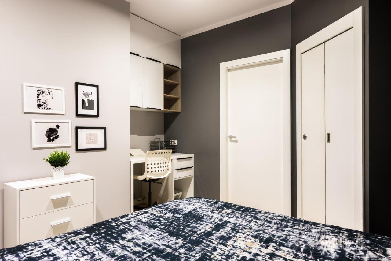 Elegant Business Accommodation With Parking - By Upstairs Krakau Buitenkant foto