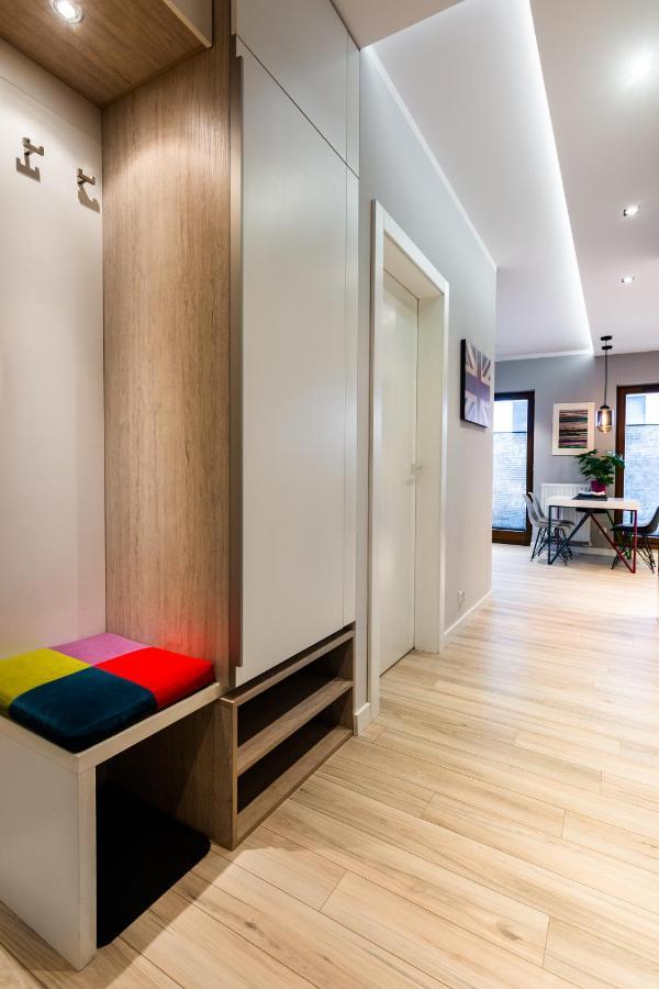Elegant Business Accommodation With Parking - By Upstairs Krakau Buitenkant foto